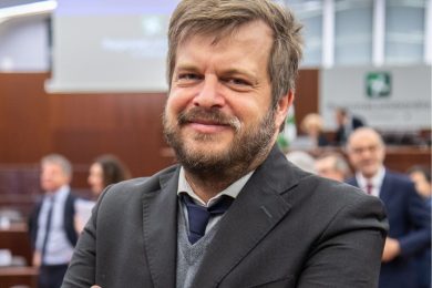 Majorino (Pd) traccia la rotta, tra Regione e Comune: “Lombardia paralizzata, la partita è aperta. Milano, primarie entro l’autunno”