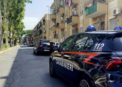 Napoli, tensione in un centro commerciale. Un uomo abusa di un bambino di 3 anni: arrestato