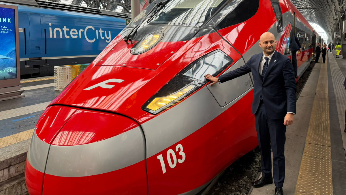 Poltrone, qualcosa si muove in Fs. Ecco la preferita dell’Ad Strisciuglio per la carica di Cfo. A giorni l’annuncio Poltrone, qualcosa si muove in Fs. Ecco la preferita dell’Ad Strisciuglio per la carica di Cfo. A giorni l’annuncio