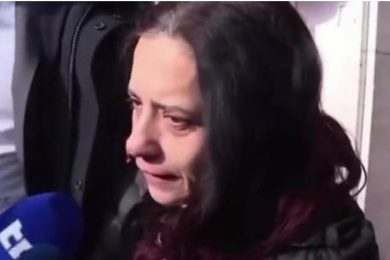 Bimbo Napoli, le lacrime della madre: “È finita, Domenico se n’è andato”. Il video dell’intervista