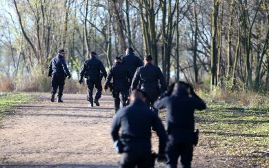 Rogoredo, il poliziotto che ha ucciso il pusher chiedeva il pizzo. “Dagli spacciatori 200 euro al giorno e 5 dosi di cocaina”