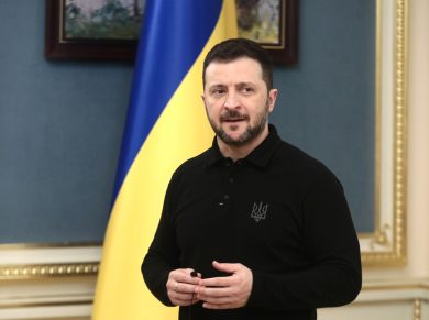 Esplosioni a Kiev: “Il nemico sta attaccando la capitale con armi balistiche”, scatta l’allarme aereo