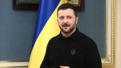 Ucraina, Zelensky apre alla tregua di Pasqua ma avverte: “Mesi duri”. Il Cremlino: “Cessate il fuoco non concordato”