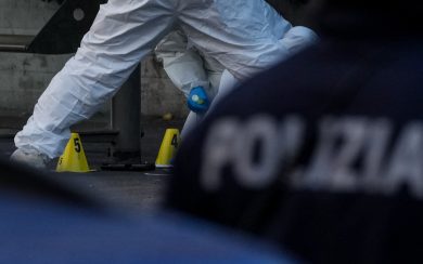 Fermato per omicidio volontario Carmelo Cinturrino, il poliziotto che ha sparato e ucciso un pusher 28enne a Rogoredo