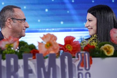Sanremo 2026, Carlo Conti: “Sarà un Festival in ricordo di Pippo Baudo. Meloni? Può venire se compra il biglietto”