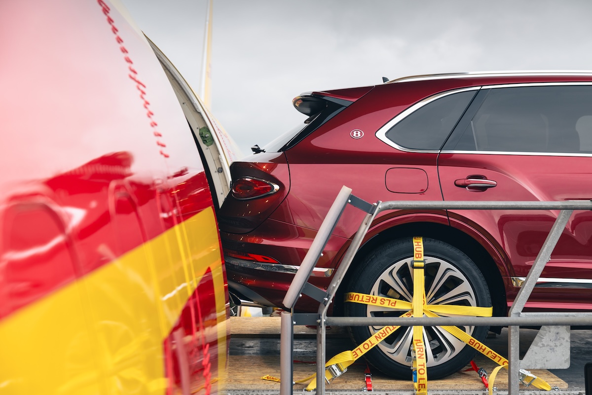 Bentley adotta il SAF: voli auto clienti con meno CO2e nel mondo