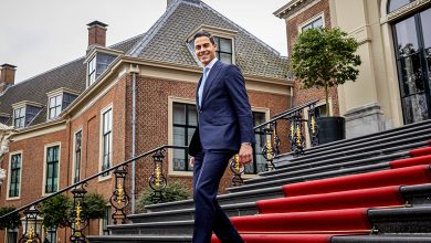 Olanda, nasce il nuovo governo: Rob Jetten diventa il più giovane primo ministro della storia del Paese. Ecco chi è