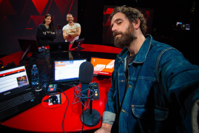 Sanremo 2026, quanto vale il patrimonio di Tommaso Paradiso: dalla società di eventi al ristorante chiuso