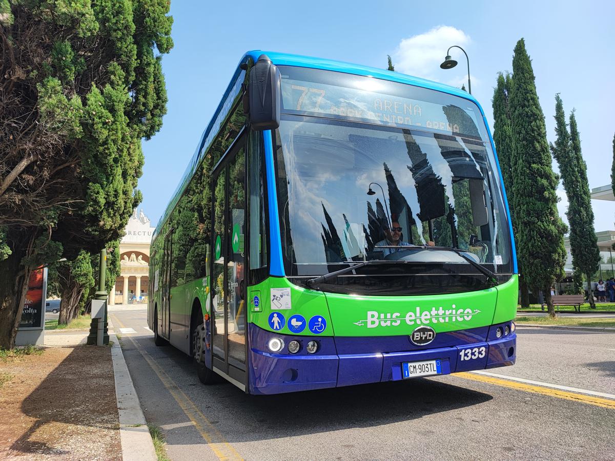 BYD B12 debutta a Verona: Blade Battery strutturale e 530 km BYD B12 debutta a Verona: Blade Battery strutturale e 530 km