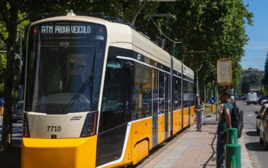 Trasporti a Milano: bus al posto del tram per non perdere i fondi PNRR