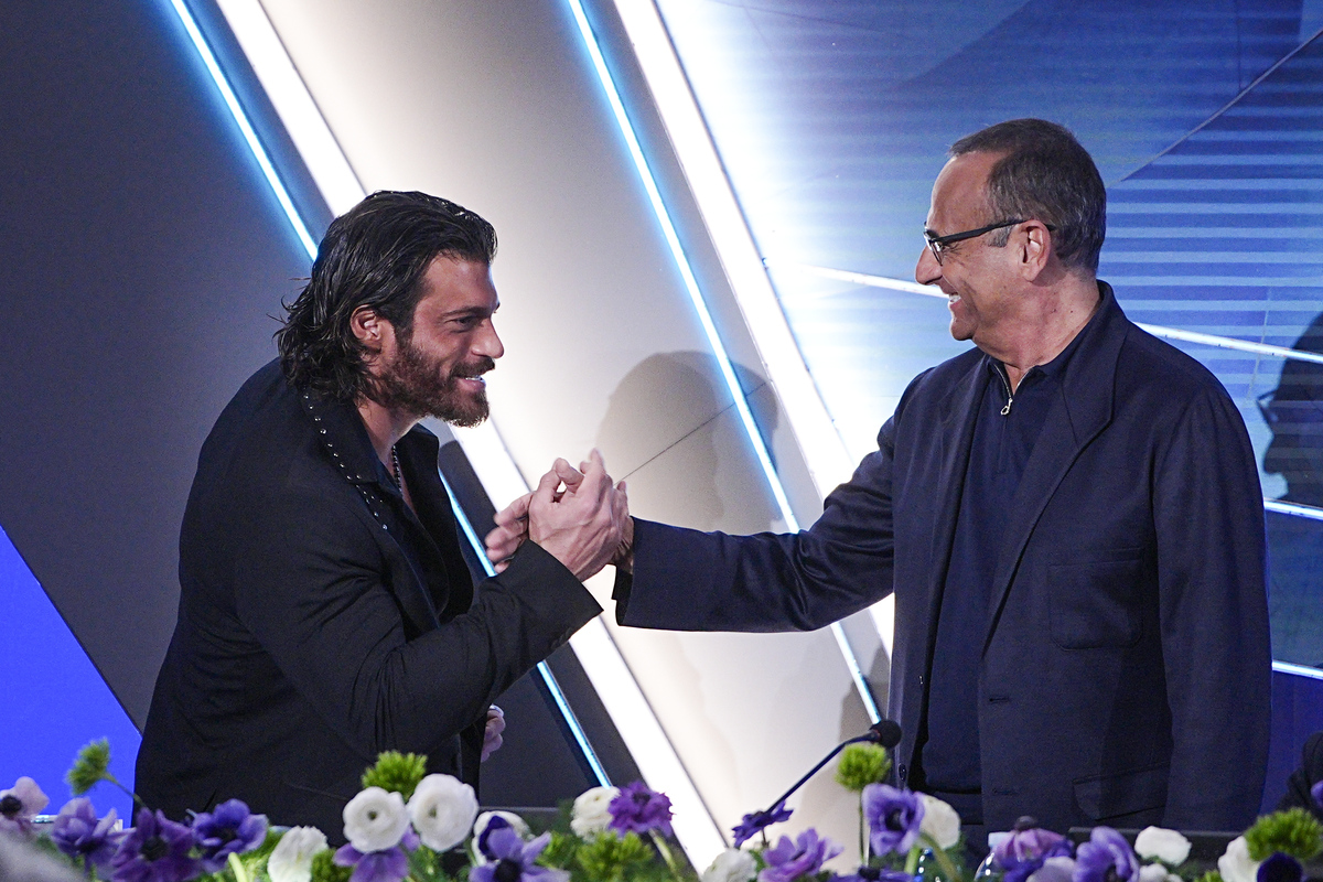 Sanremo 2026, tutto pronto per il via al Festival “baudiano”. Da Can Yaman a Tiziano Ferro: che cosa aspettarsi dalla prima serata