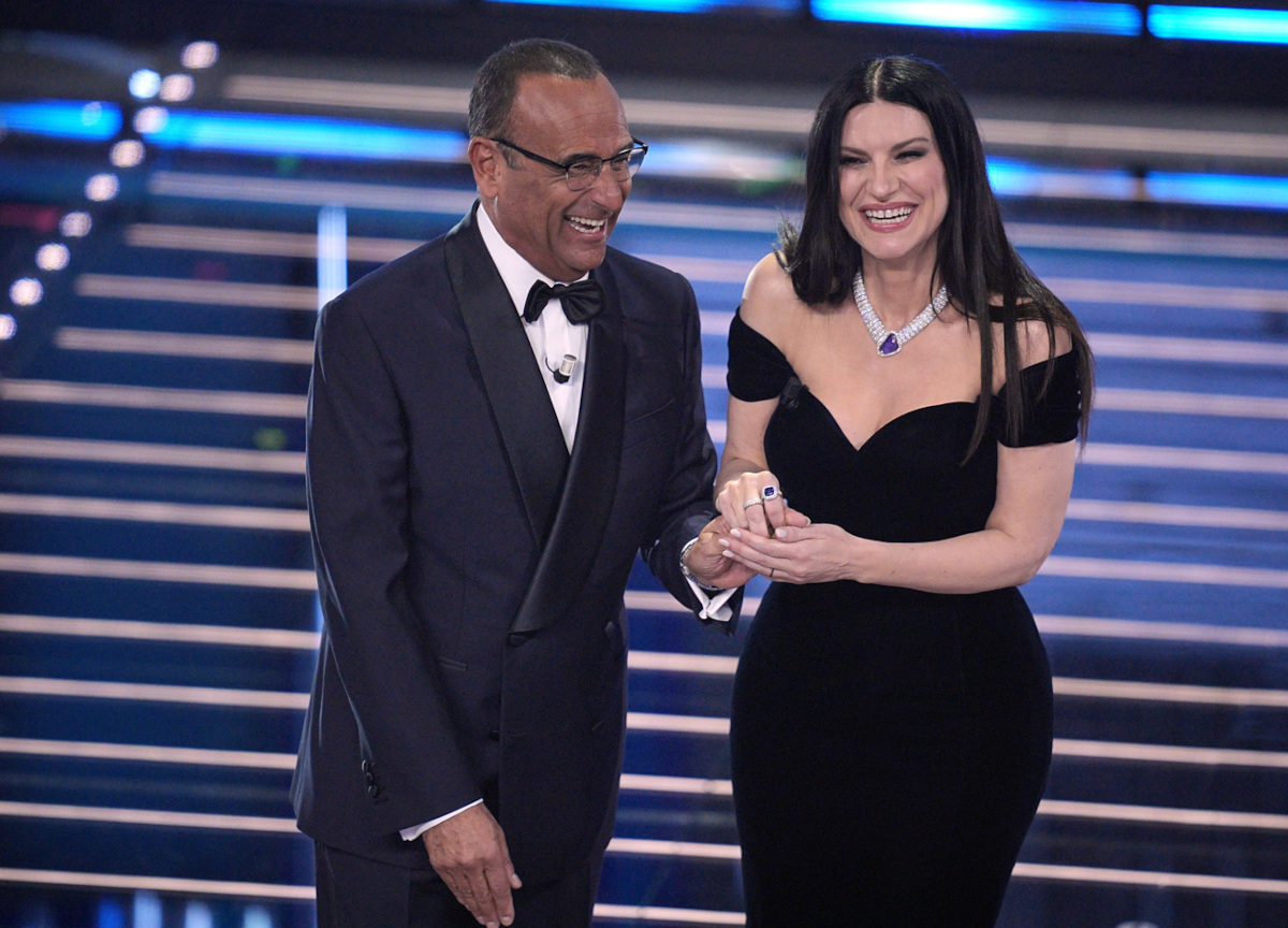 Sanremo 2026, Conti-Pausini e una clamorosa gaffe. Tutte le emozioni e la prima classifica provvisoria Sanremo 2026, Conti-Pausini e una clamorosa gaffe. Tutte le emozioni e la prima classifica provvisoria