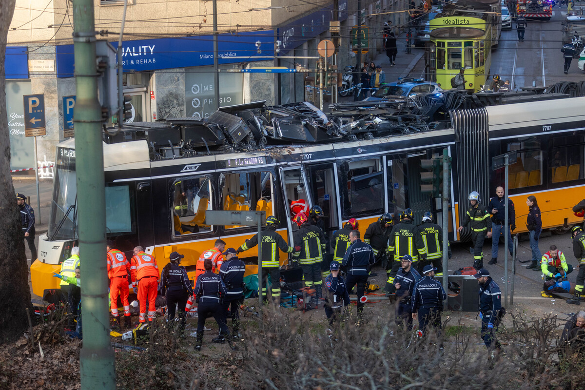 Tram si ribalta a Milano, parla l’autista: “Io colto da un malore, è diventato tutto nero e ho perso il controllo del mezzo” Tram si ribalta a Milano, parla l’autista: “Io colto da un malore, è diventato tutto nero e ho perso il controllo del mezzo”