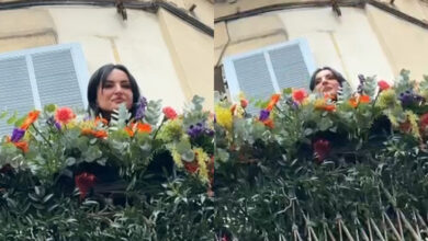 Sanremo 2026, Arisa saluta i fan dal balcone dell’hotel: guarda il video di Affaritaliani