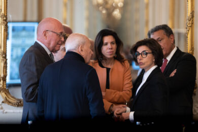 Louvre, dopo il furto si dimette la direttrice Laurence des Cars. Al suo posto Christophe Leribault, responsabile della reggia di Versailles