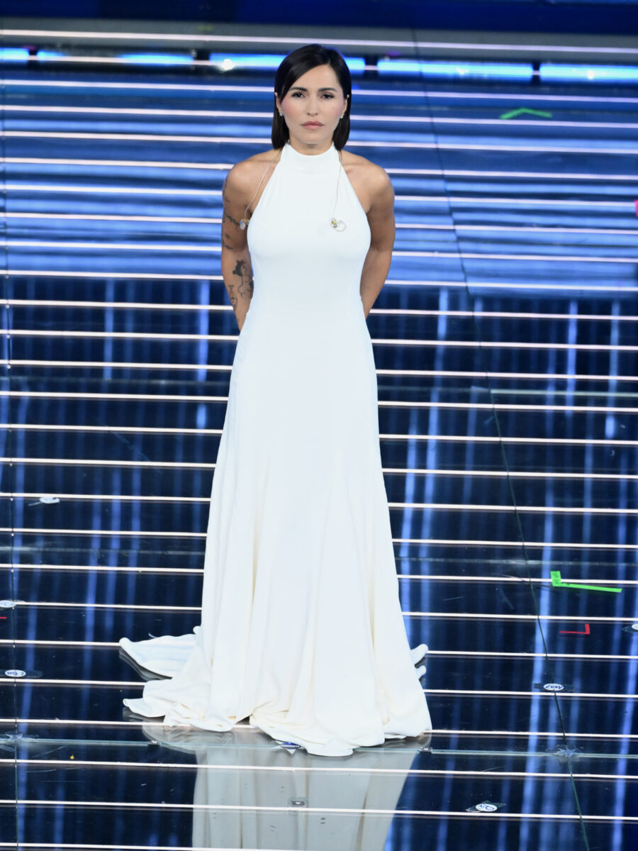 Sanremo 2026, la parola d’ordine della prima serata è sobrietà. La pagella di tutti i look