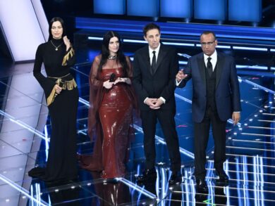 Sanremo, trionfano Mogol ed Eros, ma  Irina Shayk… La pagella della terza serata, cosa ci è piaciuto e cosa no