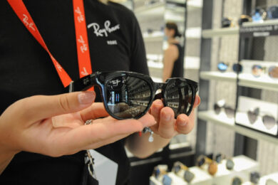 Gli smart glasses diventeranno davvero il “nuovo smartphone”? La grande scommessa di Meta ed EssilorLuxottica