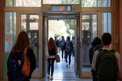Gela, studente aggredisce compagno di classe con un martello: “Mi insultava sempre”