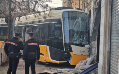 Tram deragliato, Meloni: “Solidarietà alla citta di Milano”. Sala: “Questione legata al conducente”. Le reazioni
