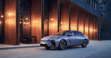 Lexus ES 2026: debutto elettrico e Full Hybrid, design Clean Tech