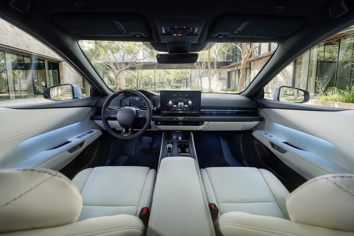 Lexus ES 2026: debutto elettrico e Full Hybrid, design Clean Tech