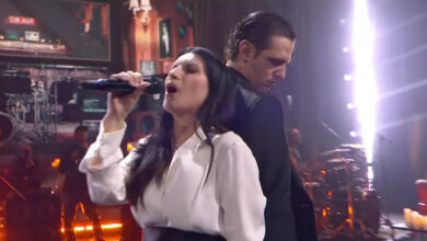Sanremo 2026, Laura Pausini e Achille Lauro incantano l’Ariston con 16 marzo. Silenzio assoluto, poi applausi interminabili