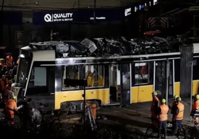 Tram deragliato a Milano, in conducente ribadisce ai pm: “Ho avuto un malore, non ero al telefono”