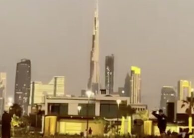 Dubai, l’Iran colpisce il Burj Khalifa. VIDEO