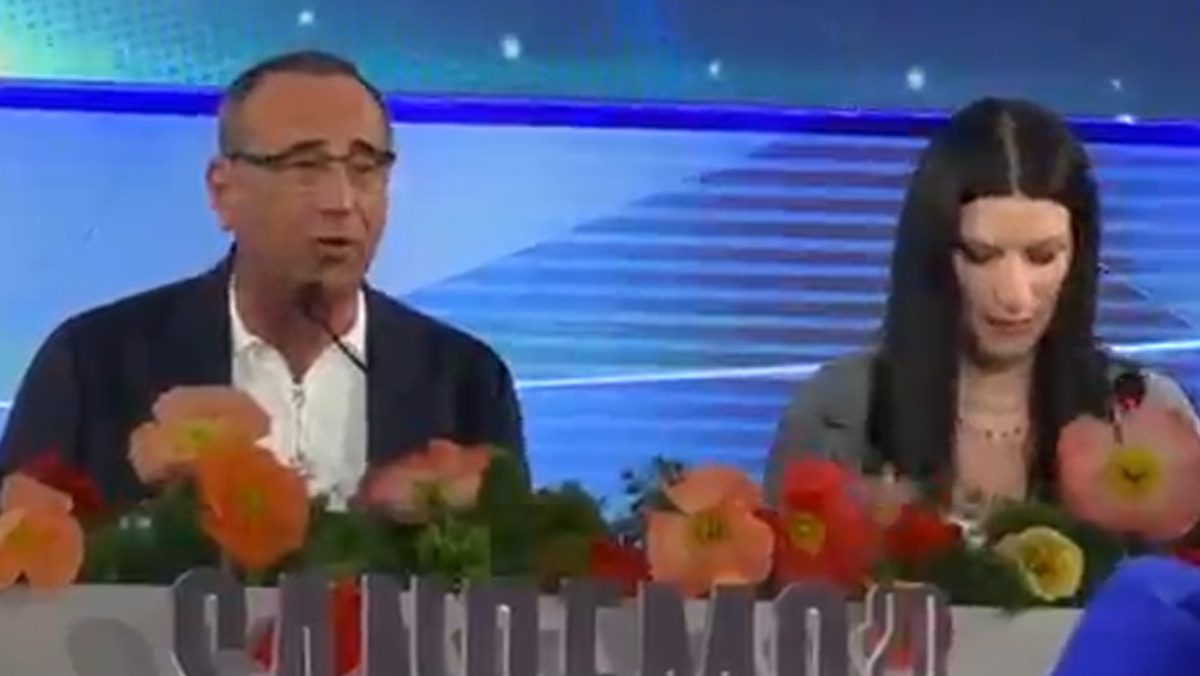 Sanremo 2026, Conti si commuove ricordando Pippo Baudo. “Sarà il primo Festival senza di lui”. Guarda il video di Affaritaliani Sanremo 2026, Conti si commuove ricordando Pippo Baudo. “Sarà il primo Festival senza di lui”. Guarda il video di Affaritaliani