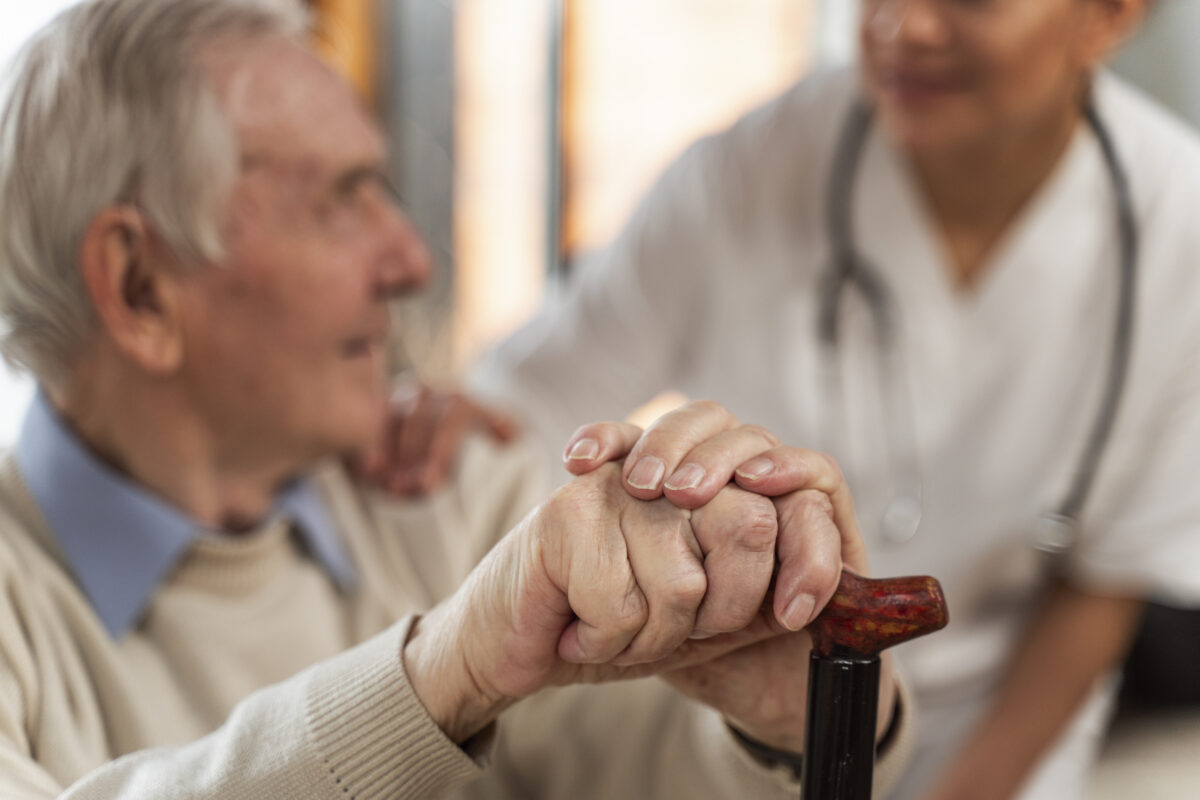 Anziani in aumento e sanità distratta: il sistema sanitario davanti alla sfida della longevità Anziani in aumento e sanità distratta: il sistema sanitario davanti alla sfida della longevità