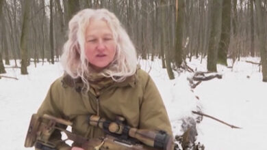 Ucraina, dall’insegnamento alla guerra: la danzatrice diventata cecchino