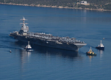 USS Gerald Ford, la portaerei più potente di Trump spedita in Iran fa acqua da tutte le parti. Chiedetelo ai 600 marinai senza letto