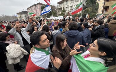 Iran, festa davanti al Consolato a Milano dopo la morte di Khamenei. Ma sale l’allerta per le Paralimpiadi