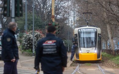 Tram Milano, tre incidenti in dieci giorni: nessun collegamento accertato, i sindacati chiedono un confronto
