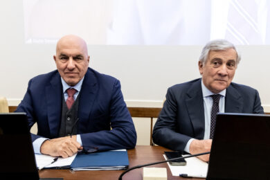 Guerra Iran, Tajani: “Obiettivo eliminare il rischio nucleare. Ma Usa e Israele hanno attaccato senza avvertire”. Schlein: “Rapporto Meloni-Trump inesistente”