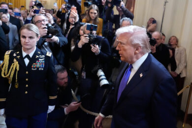Trump incontra alla Casa Bianca Zelensky e Netanyahu: “Colloqui positivi e produttivi”. Iran, Israele allineato con gli Usa