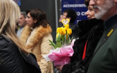 Atterrato a Malpensa l’aereo da Abu Dhabi con 200 studenti: “Ora possiamo gioire”