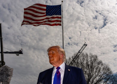 Iran, scatta la caccia a Mojtaba Khamenei: Usa offrono 10 milioni. Trump: “Regime al capolinea, colpiremo duro”