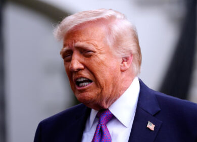 Iran, l’appello di Trump agli alleati: “Mandate navi per aprire Hormuz. Teheran è sconfitta, ma lo Stretto resta un rebus”