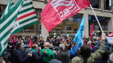 Hoepli, Milano si mobilita per provare a salvare la libreria. Cosa potrebbe succedere dopo la liquidazione
