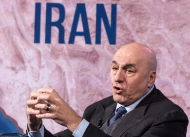 Vertice Ue sull’Iran, Londra annuncia un piano a 6 per la riapertura di Hormuz: c’è anche l’Italia. Crosetto: “Nessuna missione di guerra” 