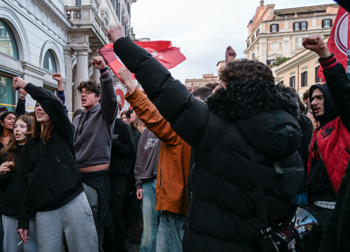 Referendum, generazione Z con il “pugno chiuso”. In 2 su 3 tra i 18-28 anni hanno votato No. Solo il 9% di elettori Pd ha scelto il Sì