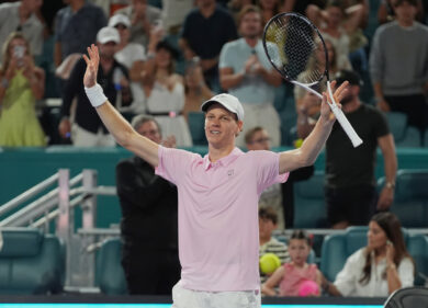 Sinner trionfa anche a Miami e si riavvicina al primo posto in Atp. Doppio 6-4 a Lehecka, battuto il record di Federer