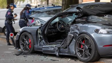 Milano, 21enne perde il controllo della Porsche presa a noleggio e muore all’alba