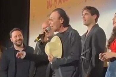 Antonello Venditti canta a sorpresa all’anteprima di “Notte prima degli esami 3.0”. VIDEO