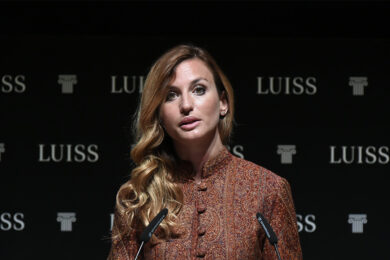 Beatrice Venezi guiderà l’orchestra del Teatro la Fenice: sarà in carica da ottobre. “Scelta con valore di investimento sul futuro”