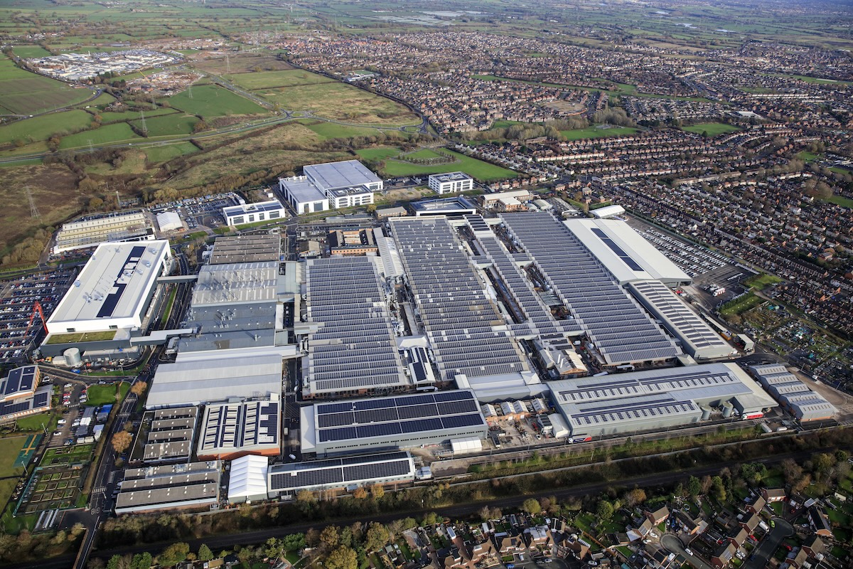 Bentley resta redditizia e investe sul futuro elettrico a Crewe