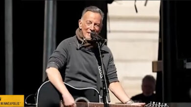 Manifestazione No Kings, Springsteen sfida Trump dal palco di Minneapolis: “Questa è ancora l’America”