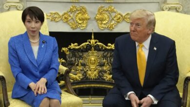 Trump: “Perché non ci avete avvisato di Pearl Harbor?”. Premier giapponese sotto choc. VIDEO